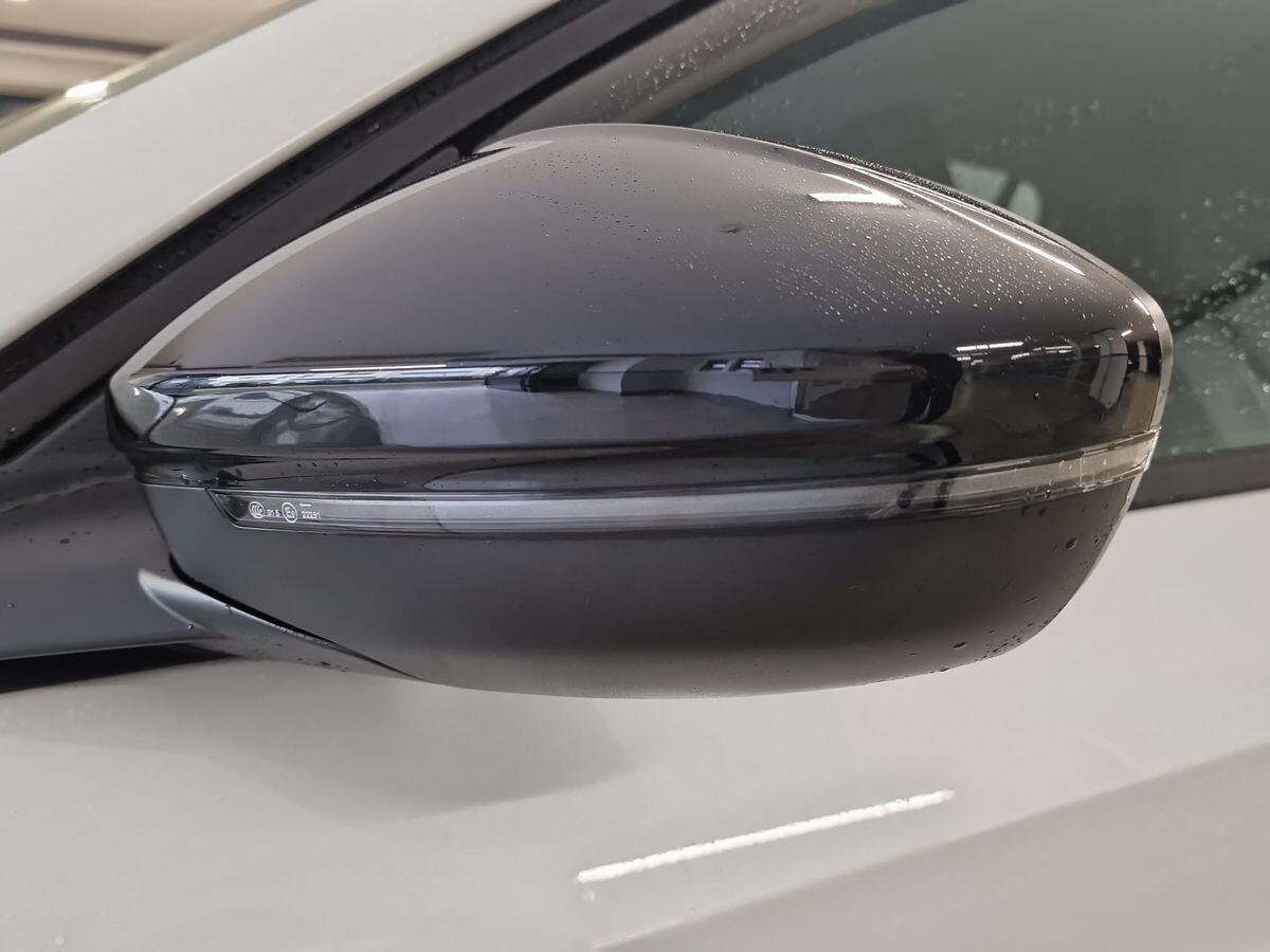 PEUGEOT 208 1.5 GT-LINE