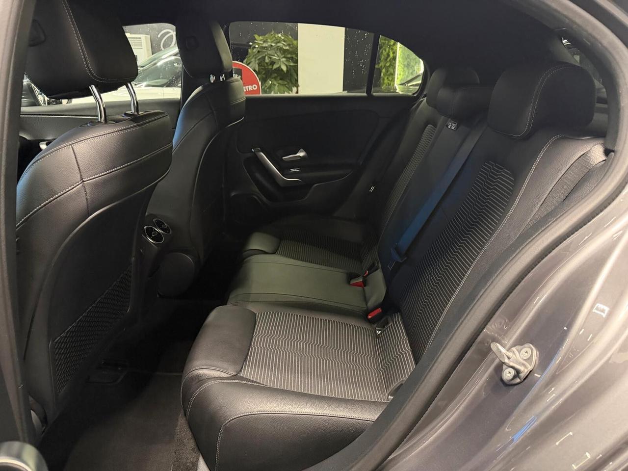 MERCEDES BENZ CLASSE A 180D SPORT 1.5 116CV PELLE NAVI CAM ANNO 2019