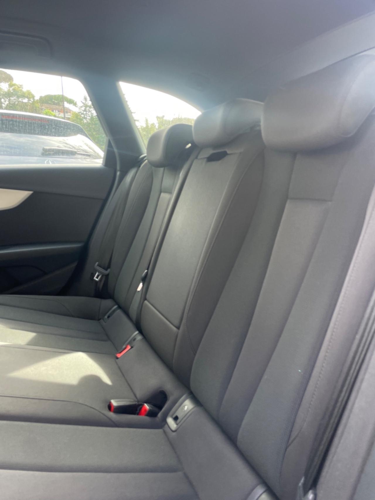 Audi A4 Avant 35 TFSI S line edition