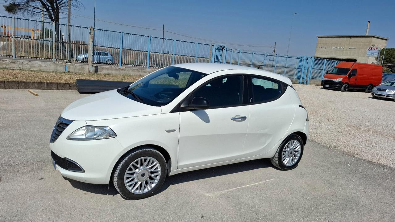 Lancia Ypsilon 1.3 MJT 16V 95 CV 5 porte S&S Silver
