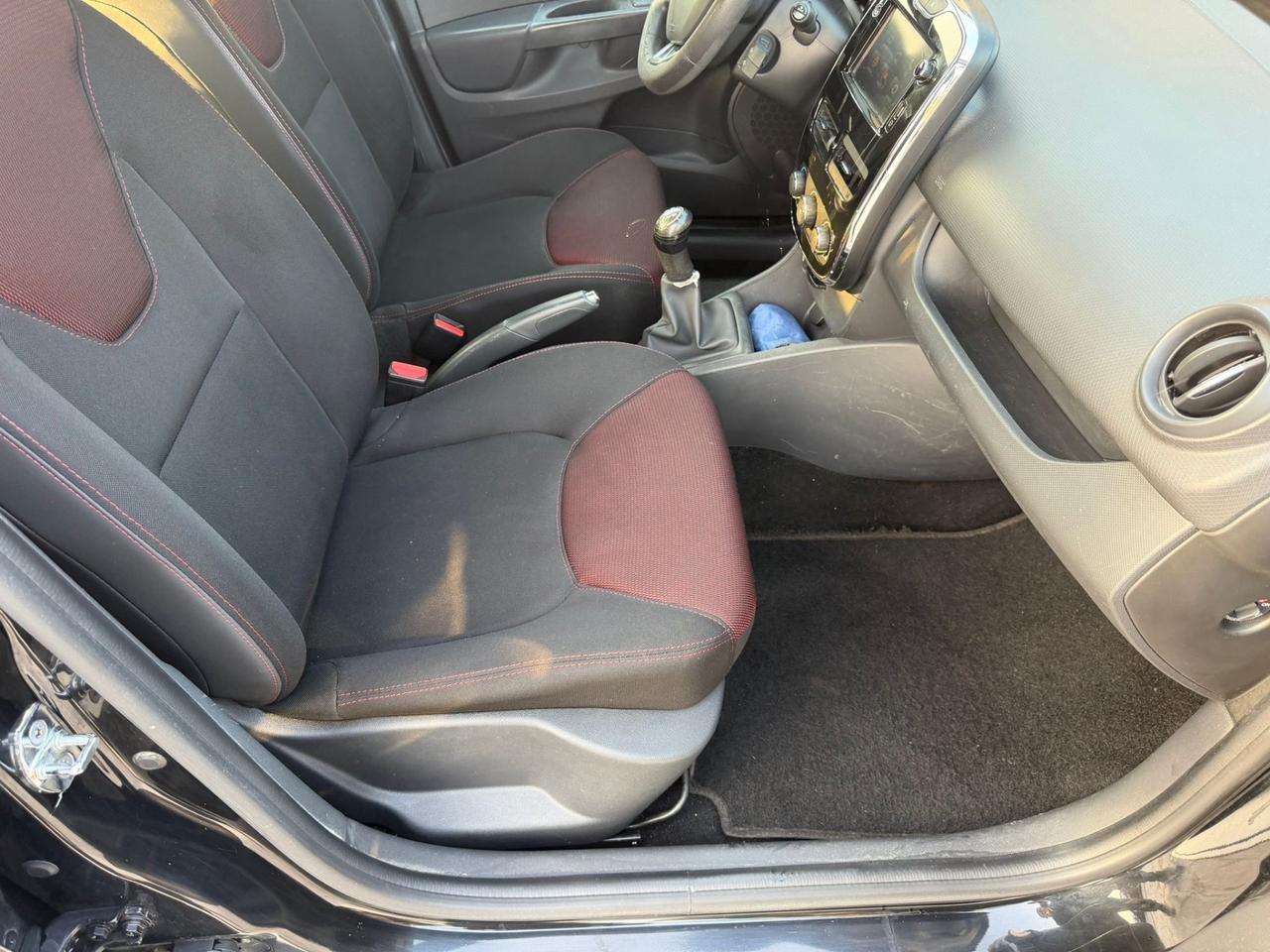 Renault Clio 1.2 75CV 5 porte Costume National neopatentati