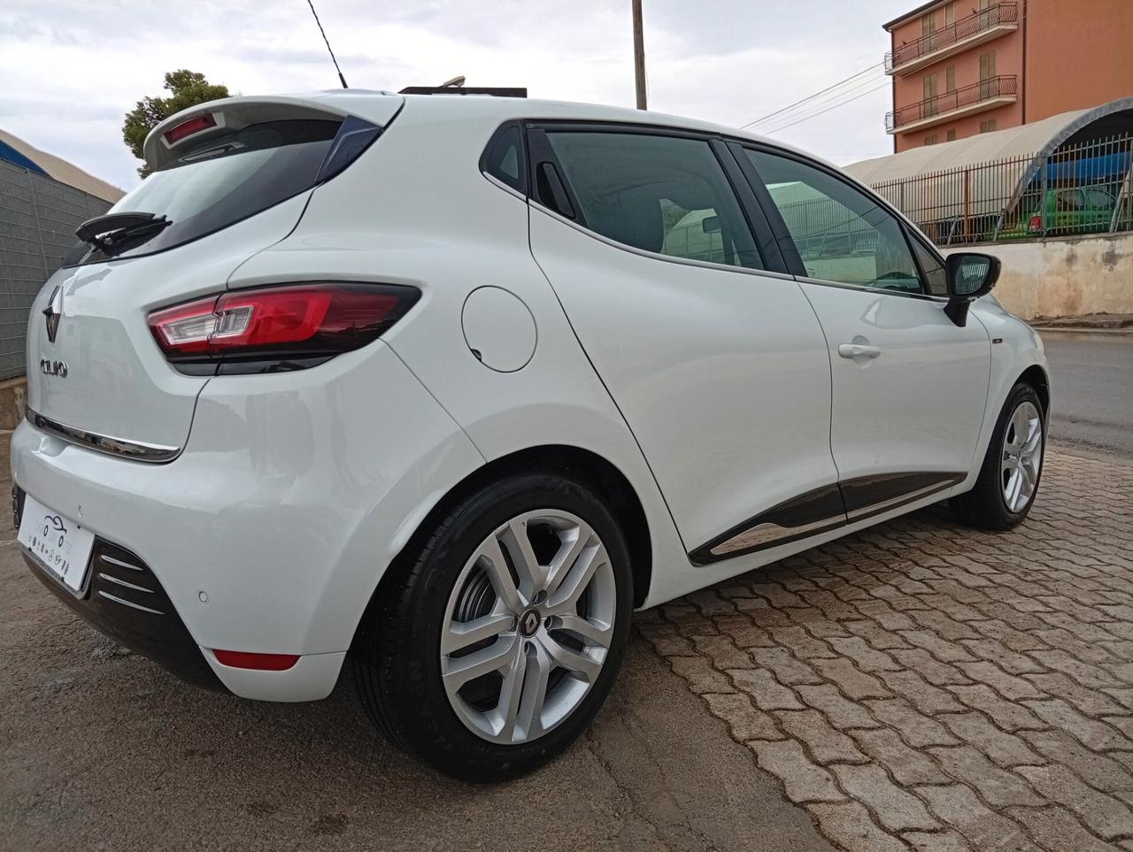 Renault Clio dCi 8V 75 CV 5 porte Moschino Zen