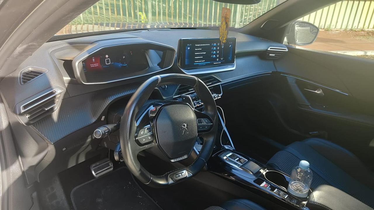Peugeot 2008 BlueHDi 130 EAT8 GT