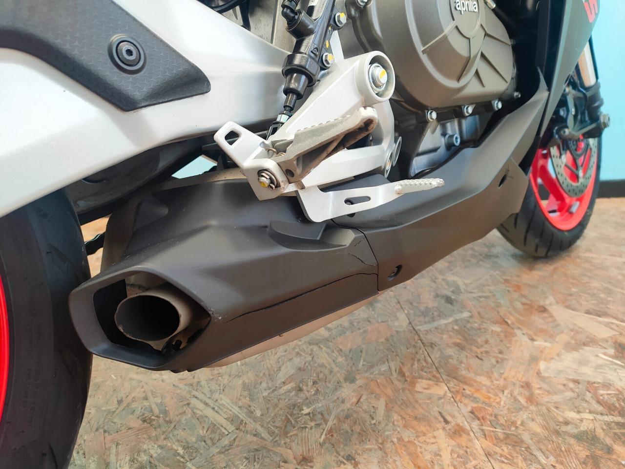 Aprilia RS 457 soli 2409 km.