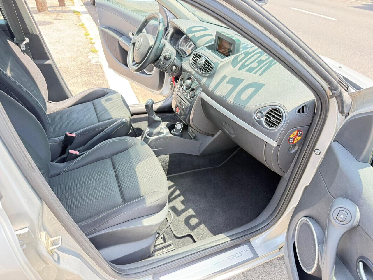 Renault Clio 1.2 16V 5 porte 20th Anniversario - Anno 12/2010 - Neopatentato