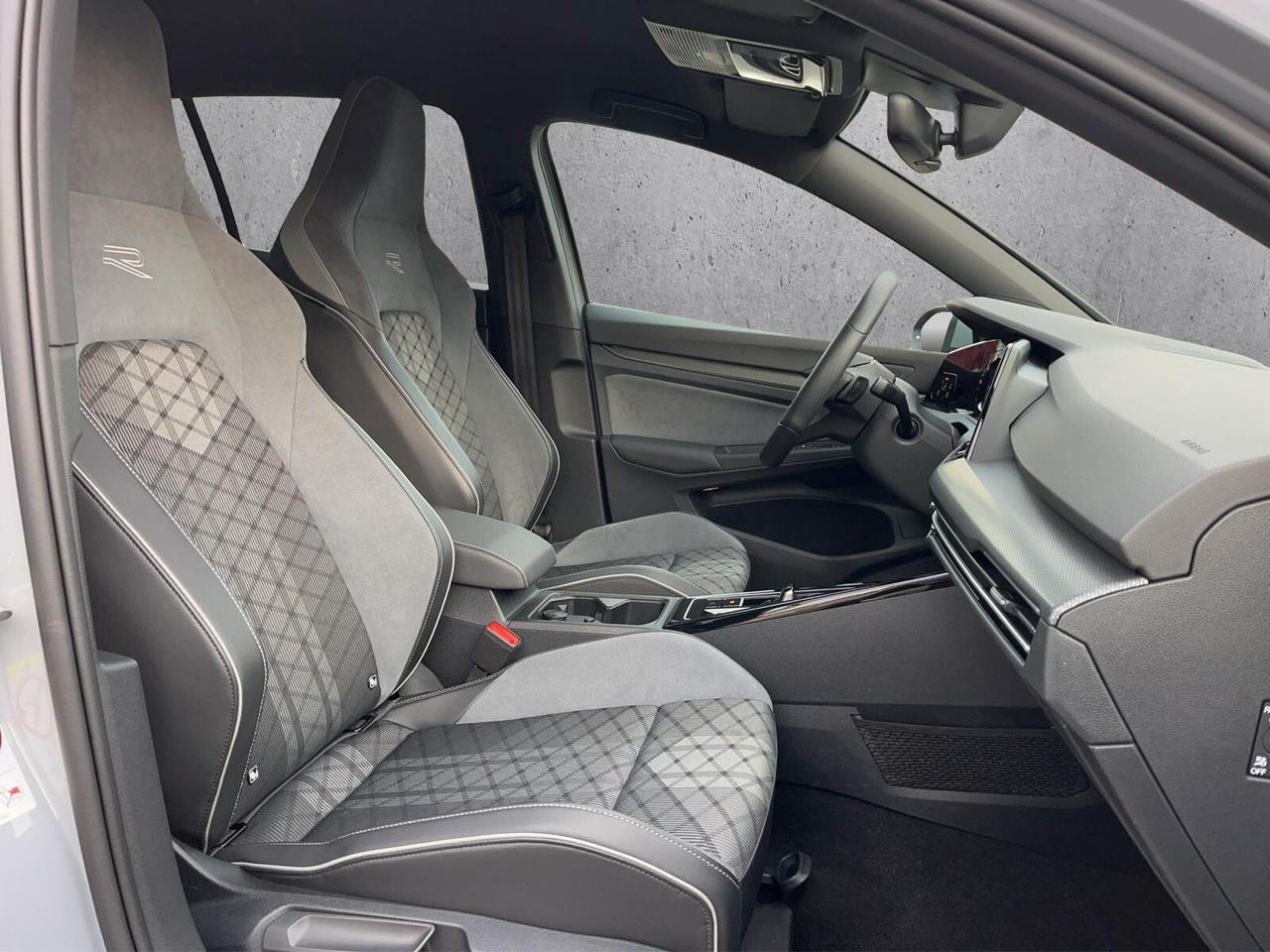 Volkswagen Golf 1.5 eTSI 115 CV DSG R-Line