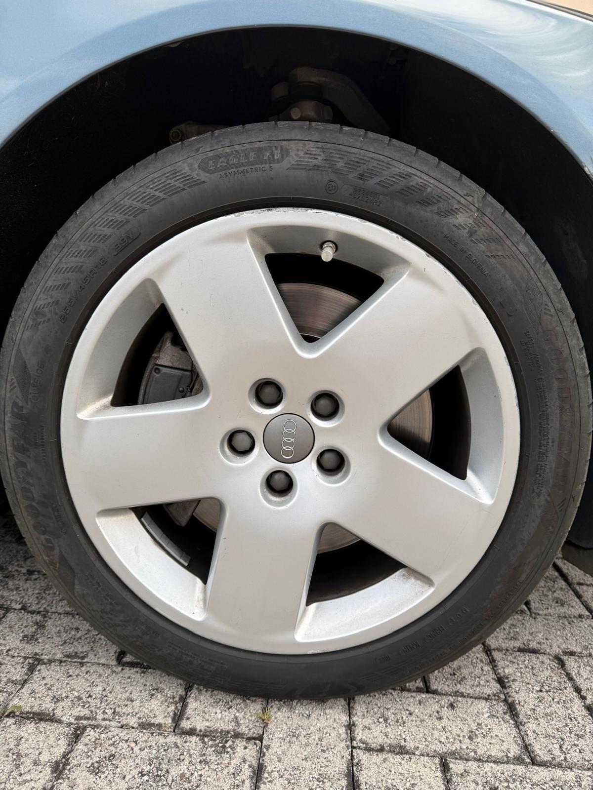 Audi A8 4.2 V8 quattro tiptronic