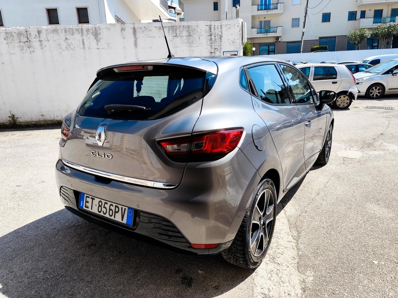 Renault Clio 1.2 75CV 5 porte Costume National