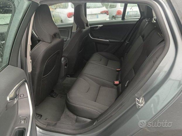 VOLVO V60 (2010-2018) V60 D2 Geartronic Kinetic