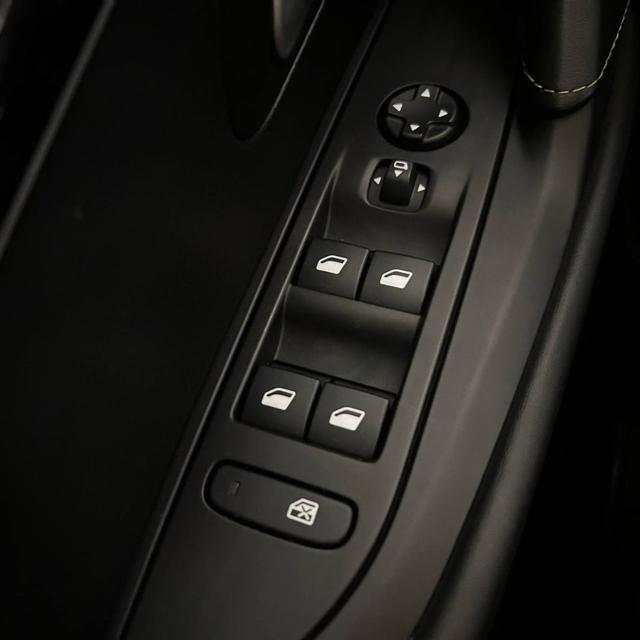 PEUGEOT 208 motore elettrico 136 CV 5 porte GT Pack