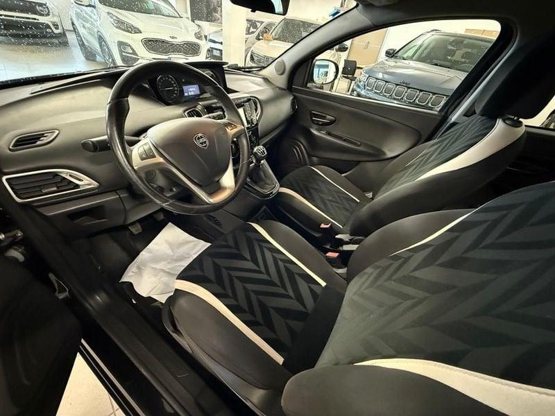 Lancia Ypsilon 1.2 69 CV 5 porte Gold