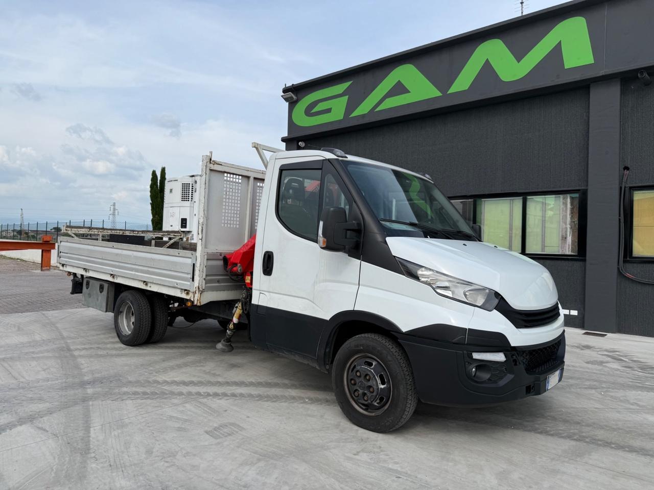 Iveco Daily 35C16 cassone fisso con gru FASSI F32A