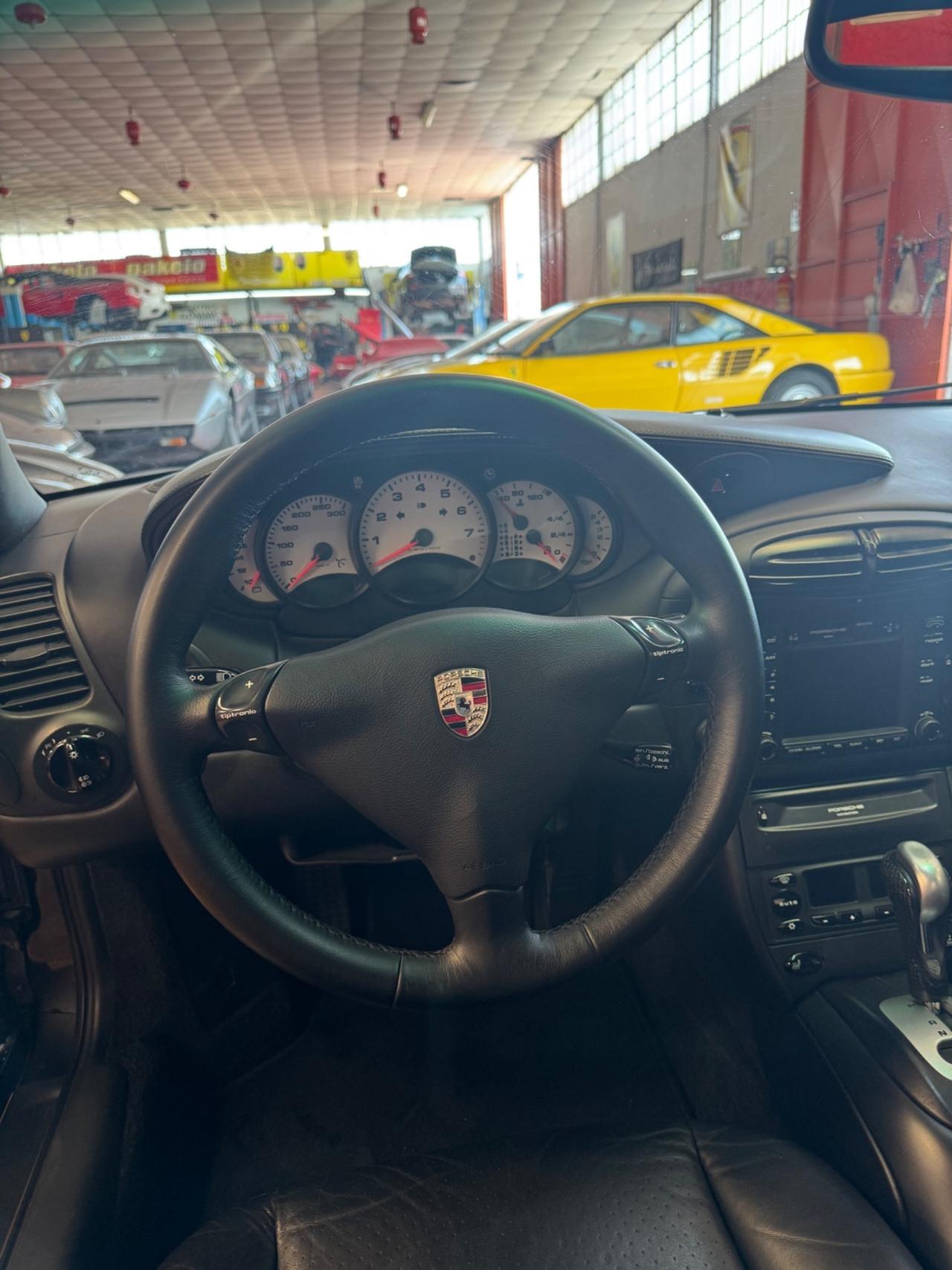 Porsche 996 Carrera 4 Cabrio
