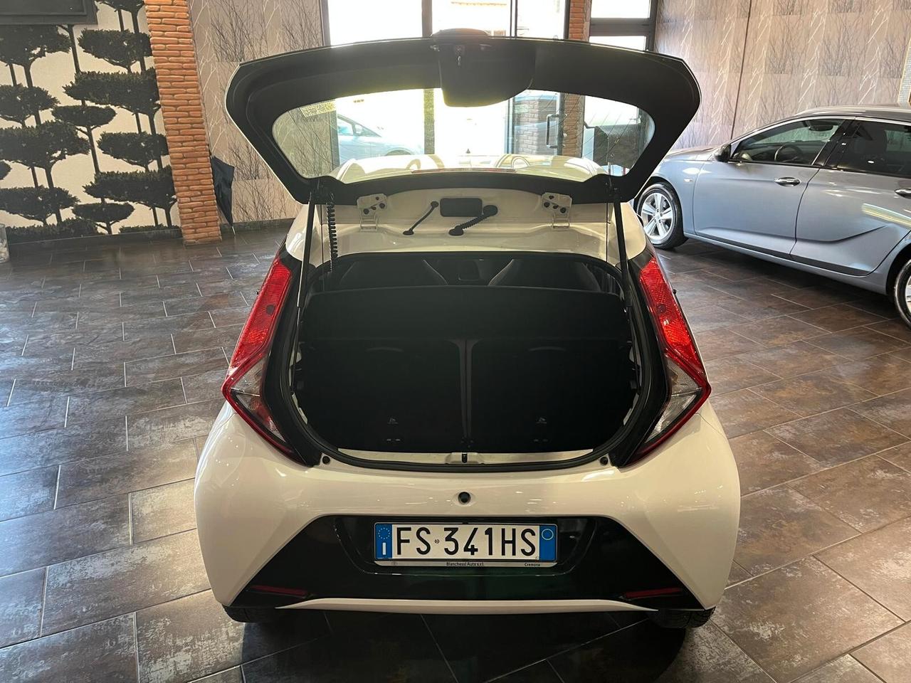 Toyota Aygo 1.0 VVT-i 72 CV 5 porte x-play