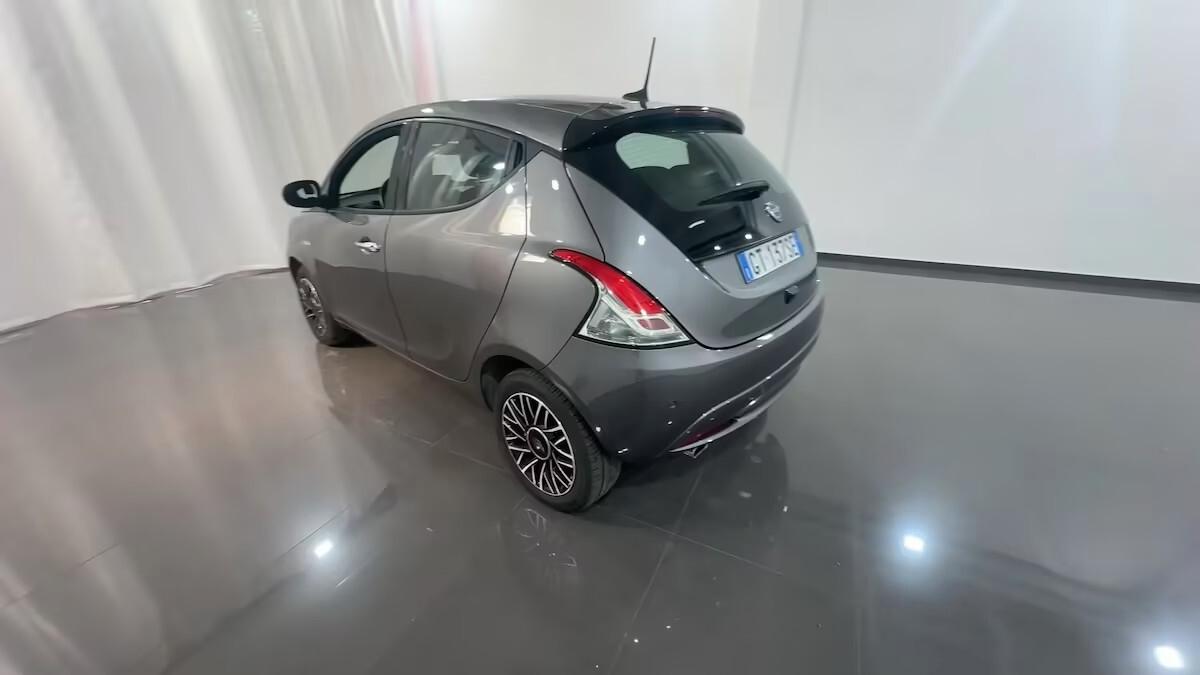 Lancia Ypsilon 1.0 FireFly 5 porte S&S Hybrid Platino
