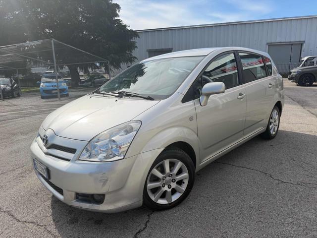 TOYOTA Corolla Verso 2.2 16V D-4D