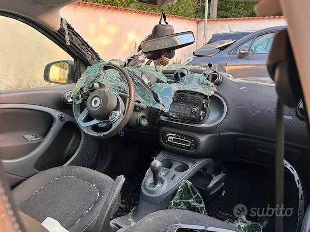 AUTO SINISTRATA