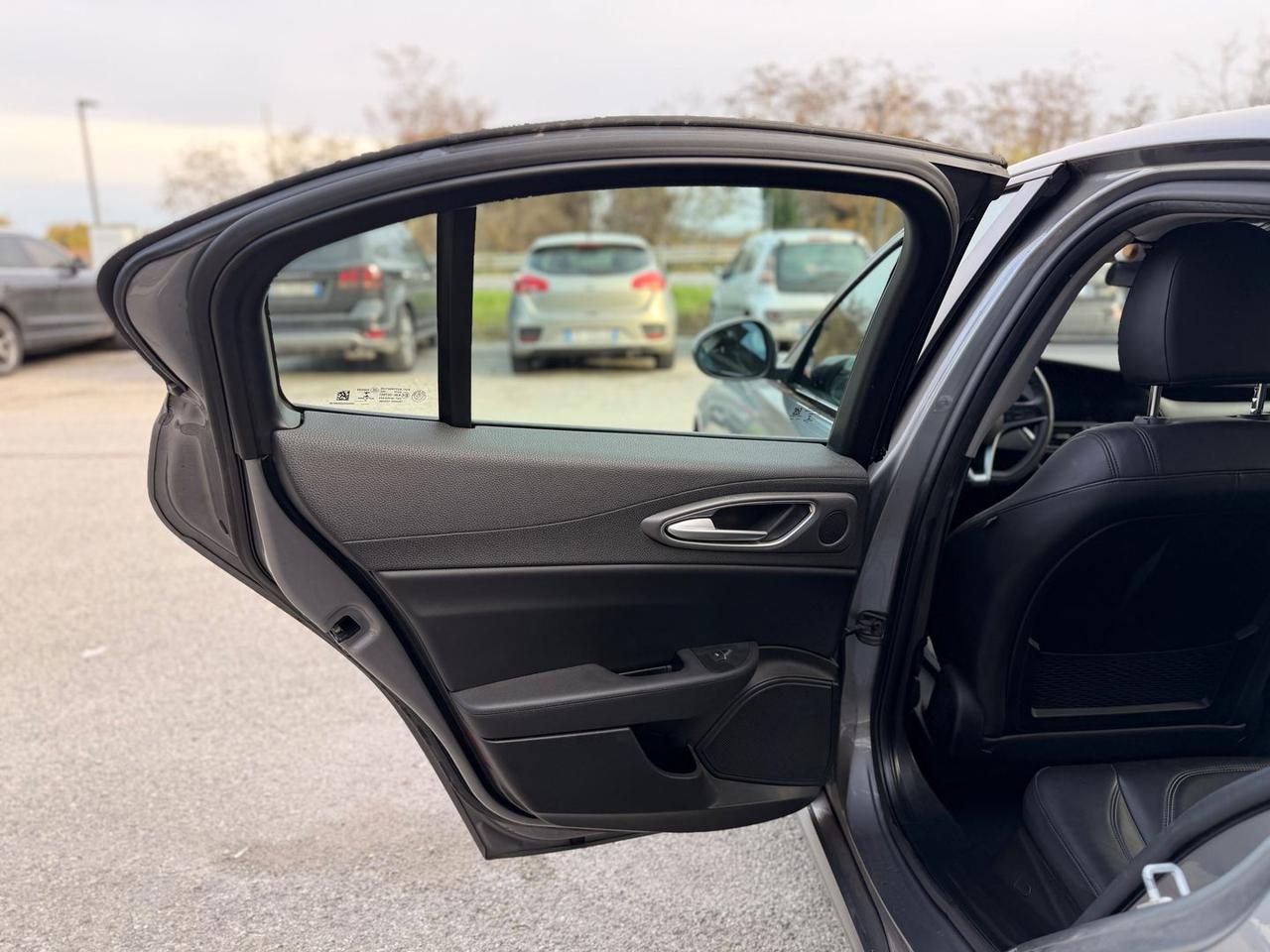 Alfa Romeo Giulia Veloce 2.2 Turbo #8037