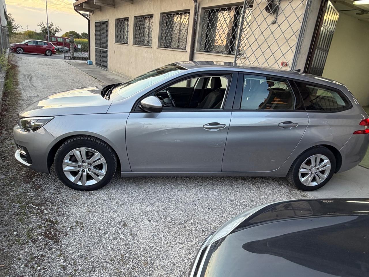 Peugeot 308 BlueHDi 130 S&S SW Allure