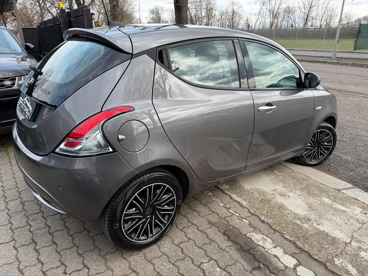 Lancia Ypsilon 1.0 FireFly 5 porte S&S Hybryd Gold