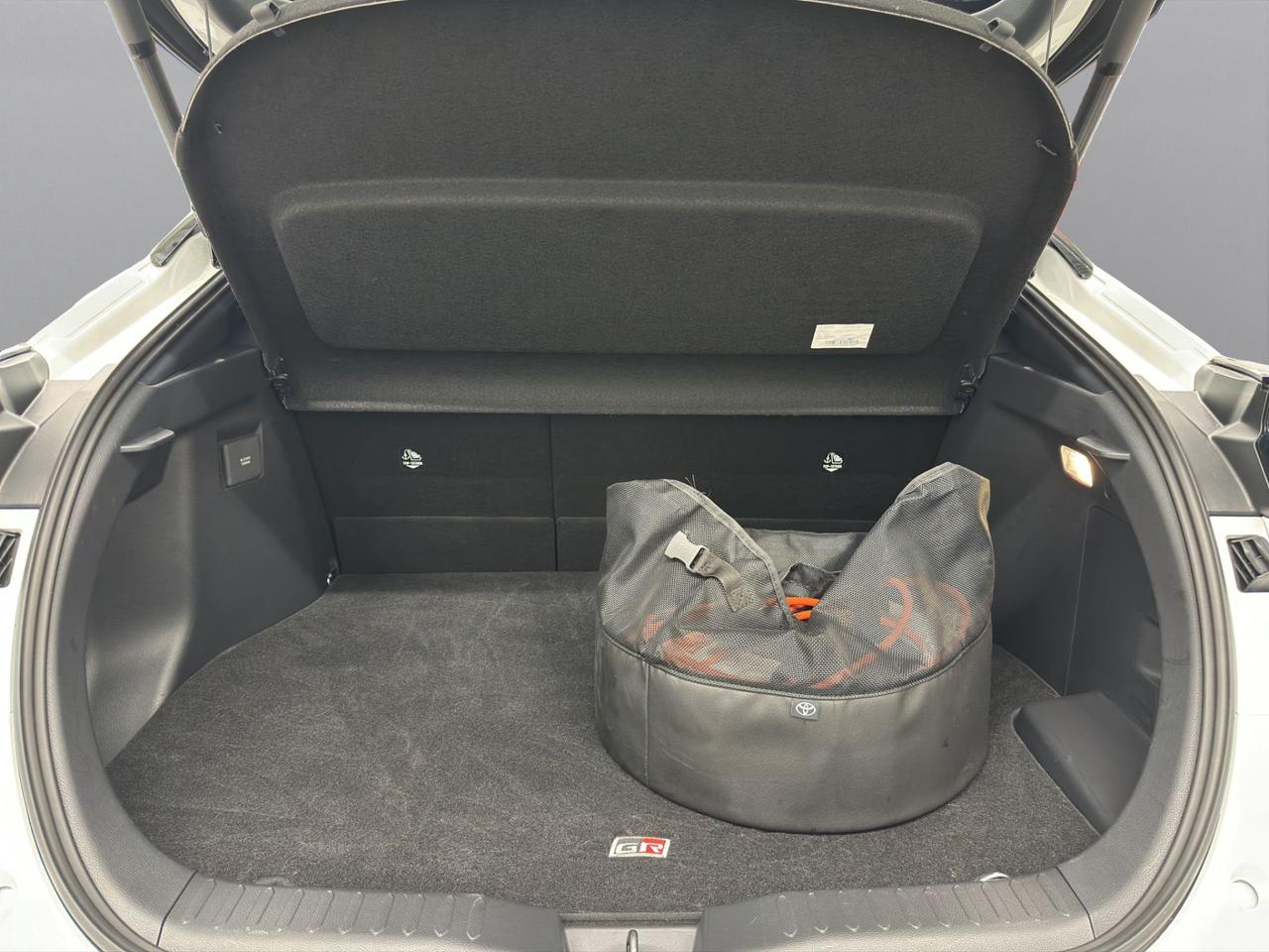 Toyota C-HR 2.0 phev Lounge fwd e-cvt