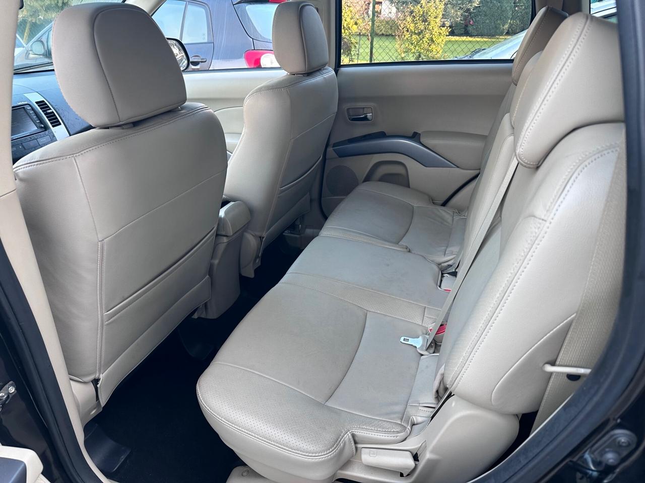 Mitsubishi Outlander 2.2 DI-D Instyle 7 p.ti DPF