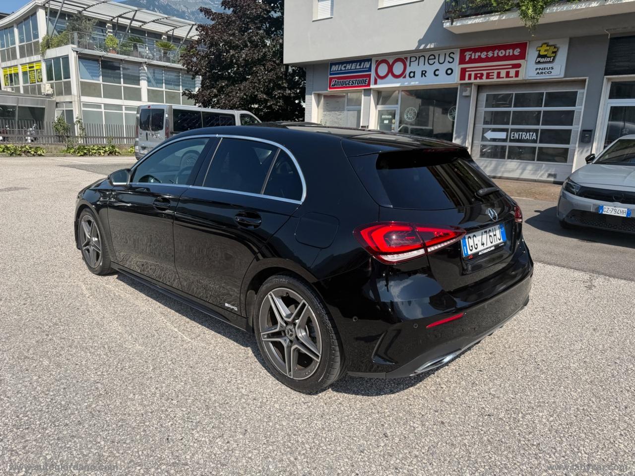 MERCEDES-BENZ A 160 Premium AMG LINE