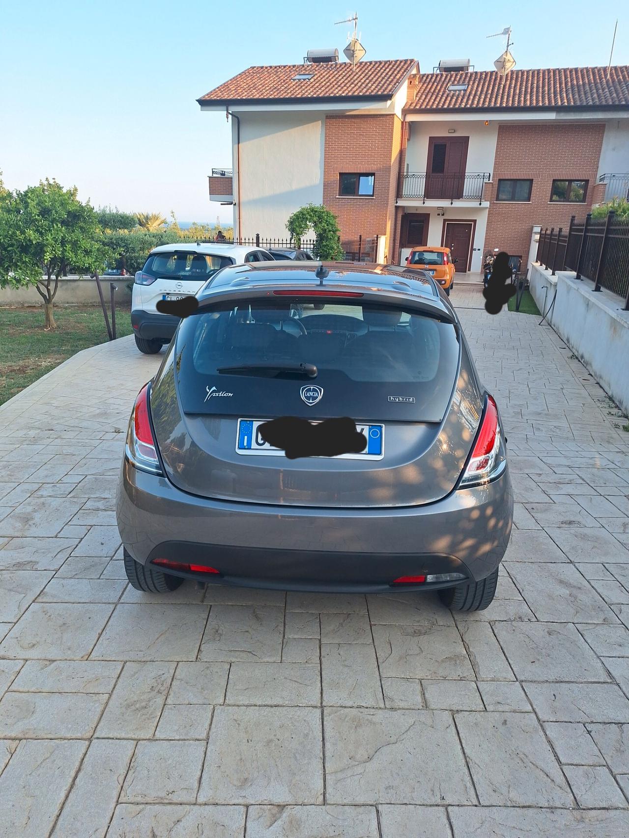 Lancia Ypsilon 1.0 FireFly 5 porte S&S Hybrid Silver