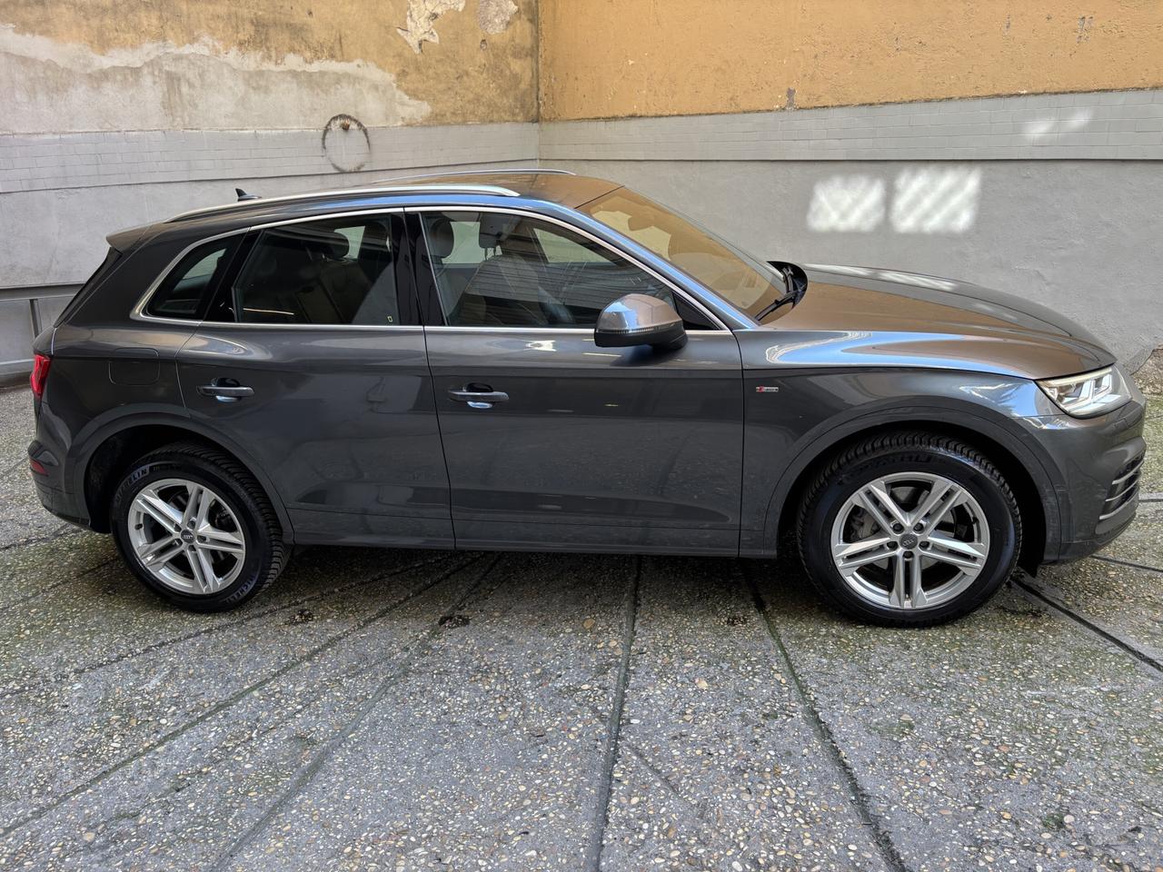 Audi Q5 2.0 tdi S line Plus s-tronic
