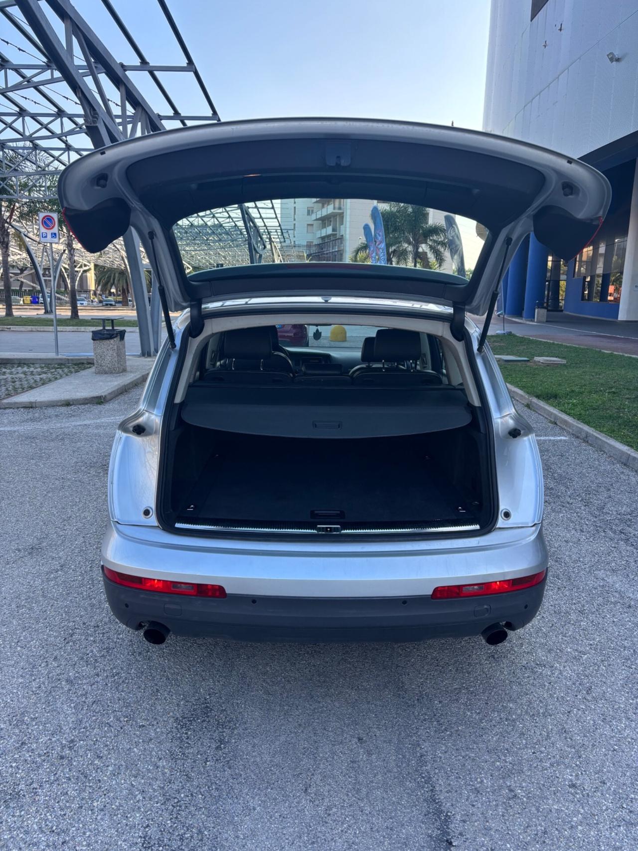 Audi Q7 3.0 V6 QUATTRO TIPTRONIC