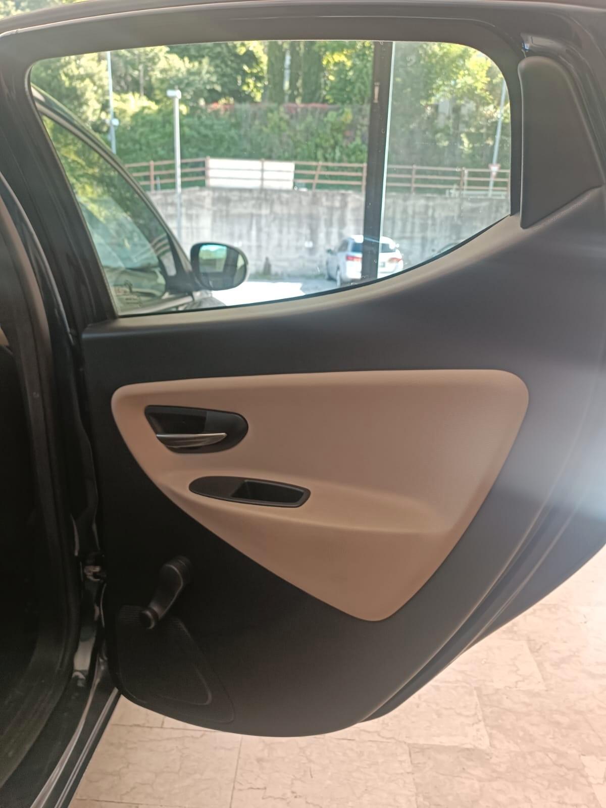Lancia Ypsilon 1.2 69 CV 5 porte 30th Anniversary