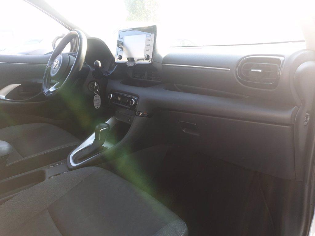 TOYOTA Yaris 1.5h active del 2021