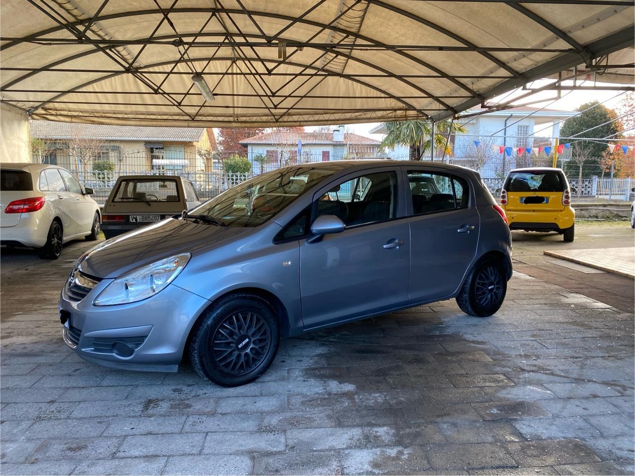 Opel Corsa 1.2 5 porte Cosmo