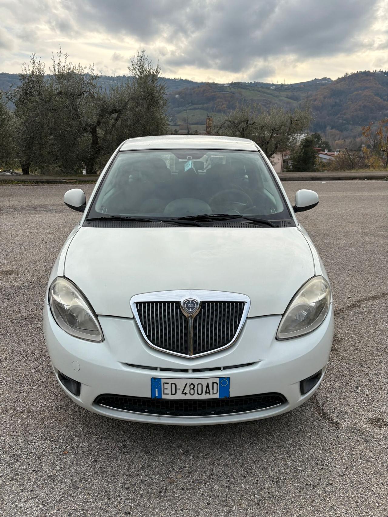 LANCIA Ypsilon1.3 MJT 75Cv Platino - 10-2010