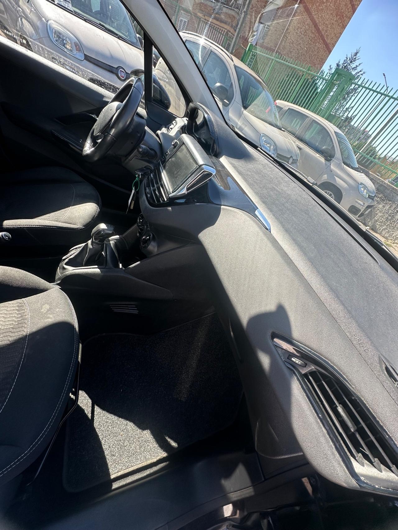 Peugeot 208 PureTech 82 5p. GPL Allure