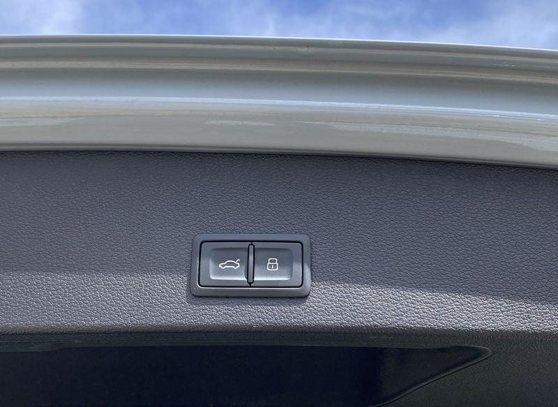 Audi Q2 S Line interno ed esterno 2.0 TDI 150CV S-Tronic 35