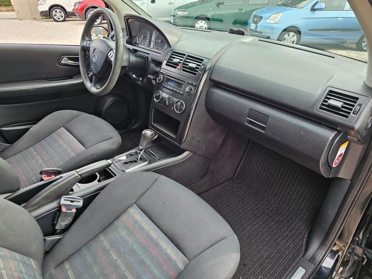 MERCEDES A180CDI 110CV CAMBIO AUTOMATICO ADATTA X NEOPATENTATI