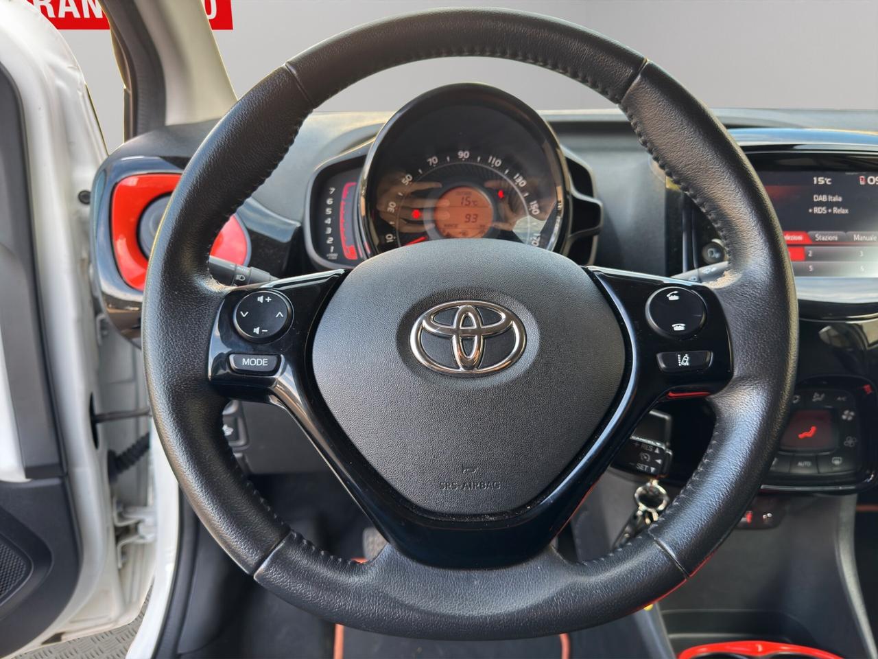 Toyota Aygo 1.0 VVT-i 72 CV 5 porte x-wave orange