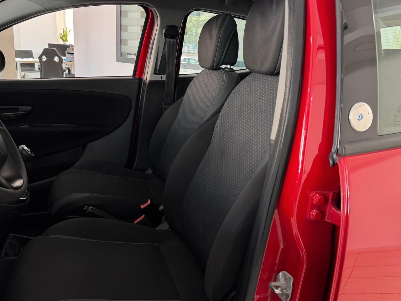 Lancia Ypsilon 1.2 69 CV 5 porte GPL Ecochic Silver