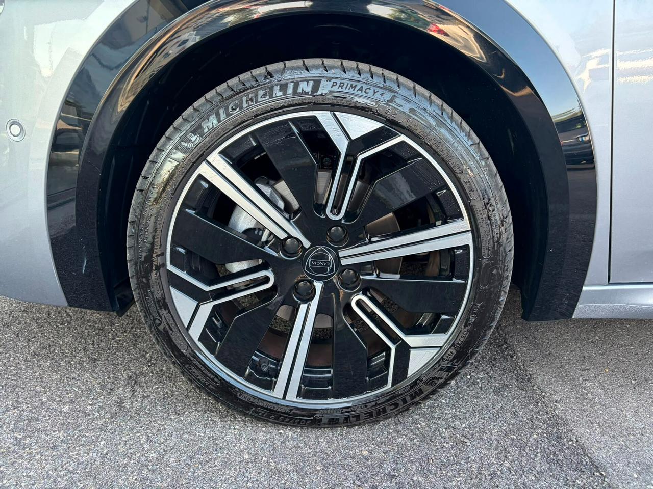 Lancia Ypsilon Hybrid e-DCT LX