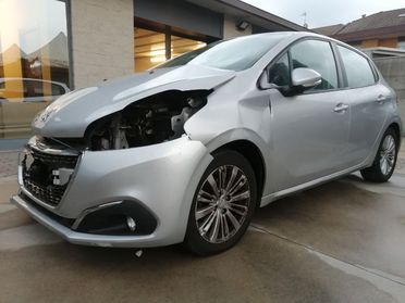 Peugeot 208 PureTech 82 5 porte Allure Sinistrata