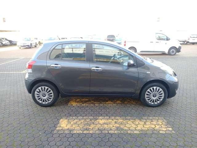 Toyota Yaris Yaris II 2005 5p 1.3 dual Sol my10