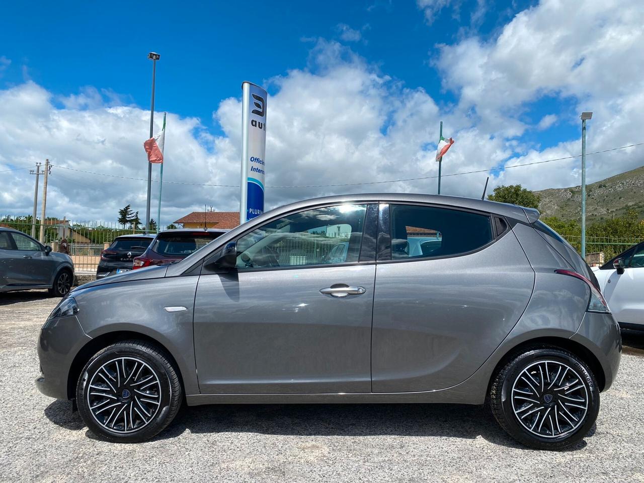 Lancia Ypsilon 1.0 FireFly 5 porte S&S Hybrid Gold