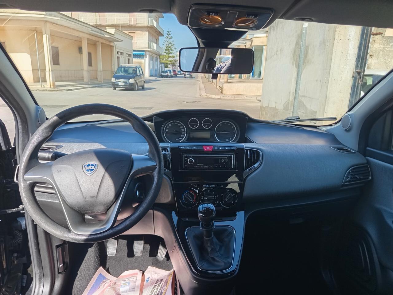 Lancia Ypsilon 0.9 TwinAir 85 CV 5 porte Metano Ecochic