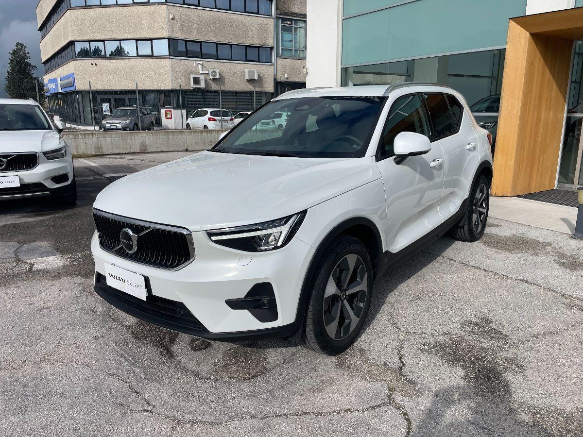 VOLVO - XC40