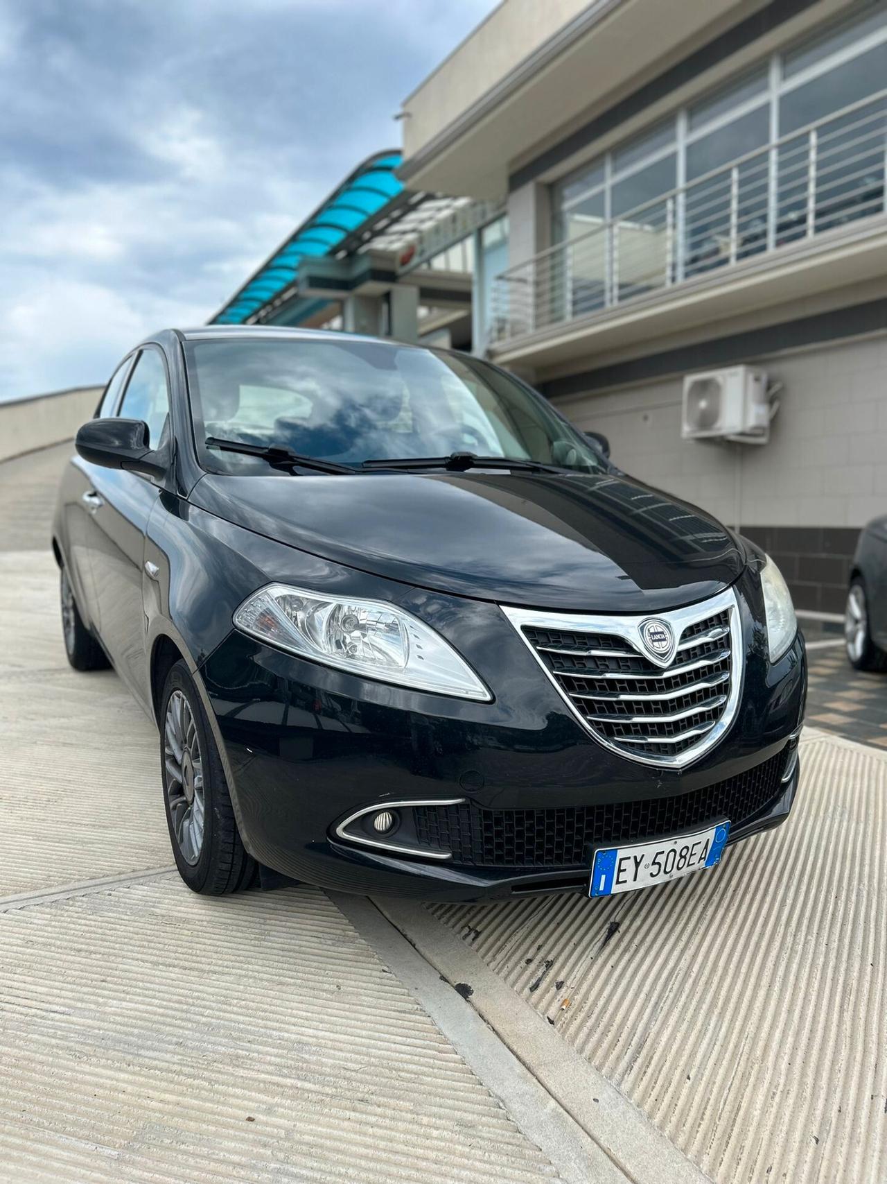 Lancia Ypsilon 1.3 MJT 16V 95 CV 5 porte