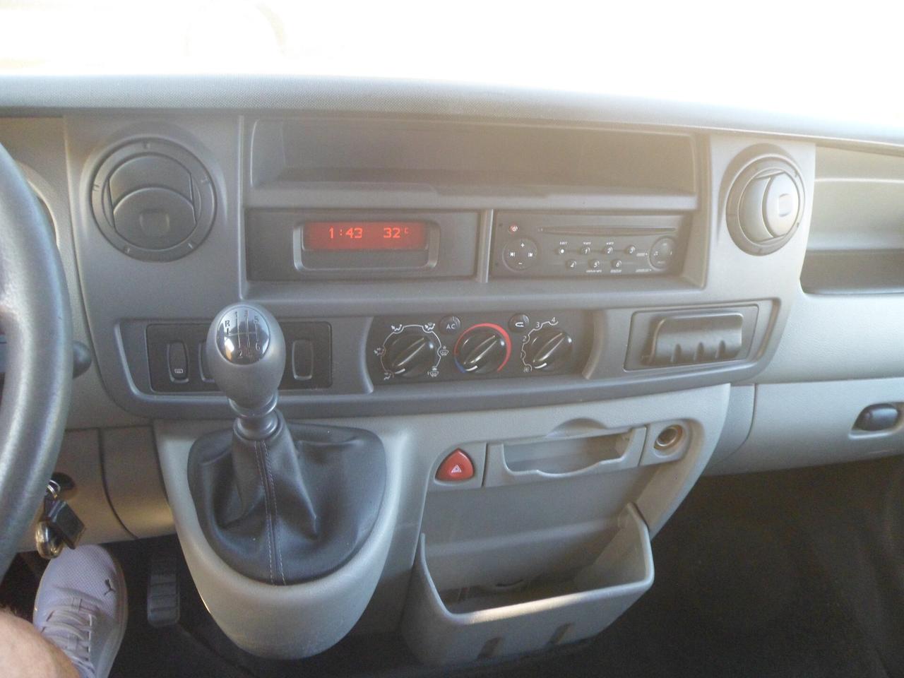 Renault Master furgone medio alto