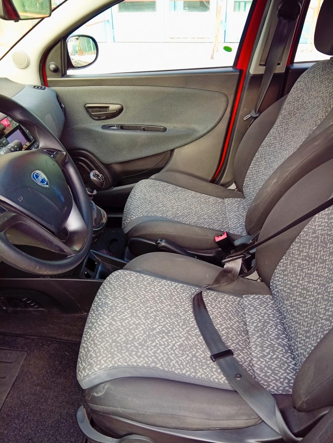 Lancia Ypsilon 1.0 FireFly 5 porte S&S Hybrid Ecochic Gold