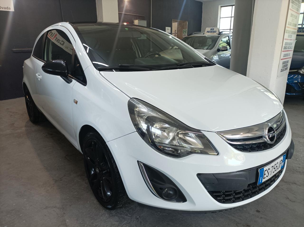 Opel Corsa 1.2 3 porte b-color 132000KM-2013