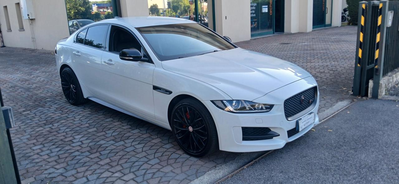 Jaguar XE 2.0 D Turbo 180 CV AWD aut. R-Sport